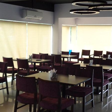 Oyster Airport Hotel Hyderabad Exterior foto